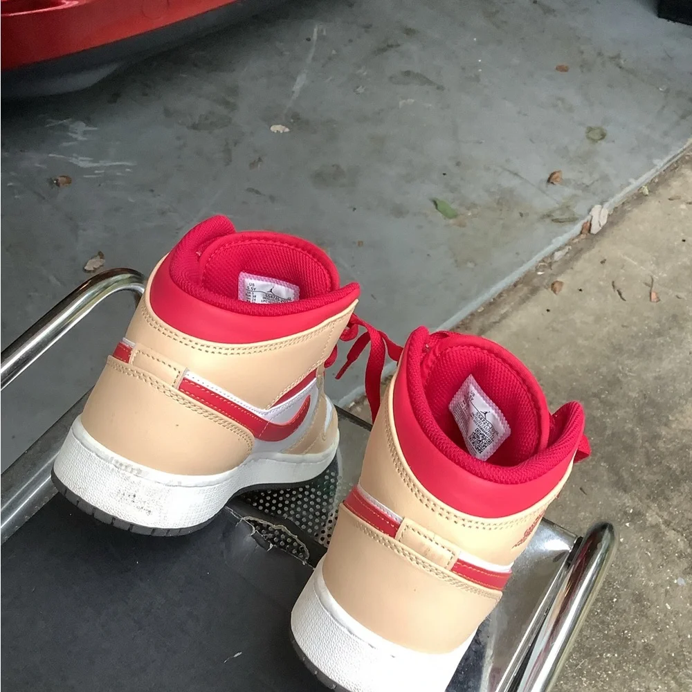 Red cream white Jordan 1 - Picture 4 of 6